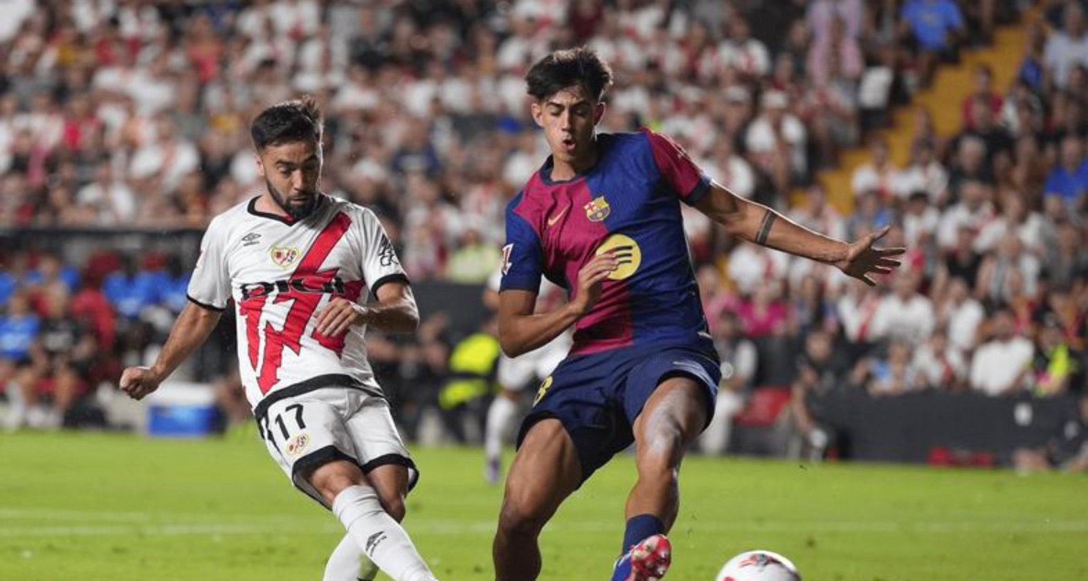 英格兰横扫巴萨,孔德扛起全队 英格兰横扫巴萨,孔德扛起全队