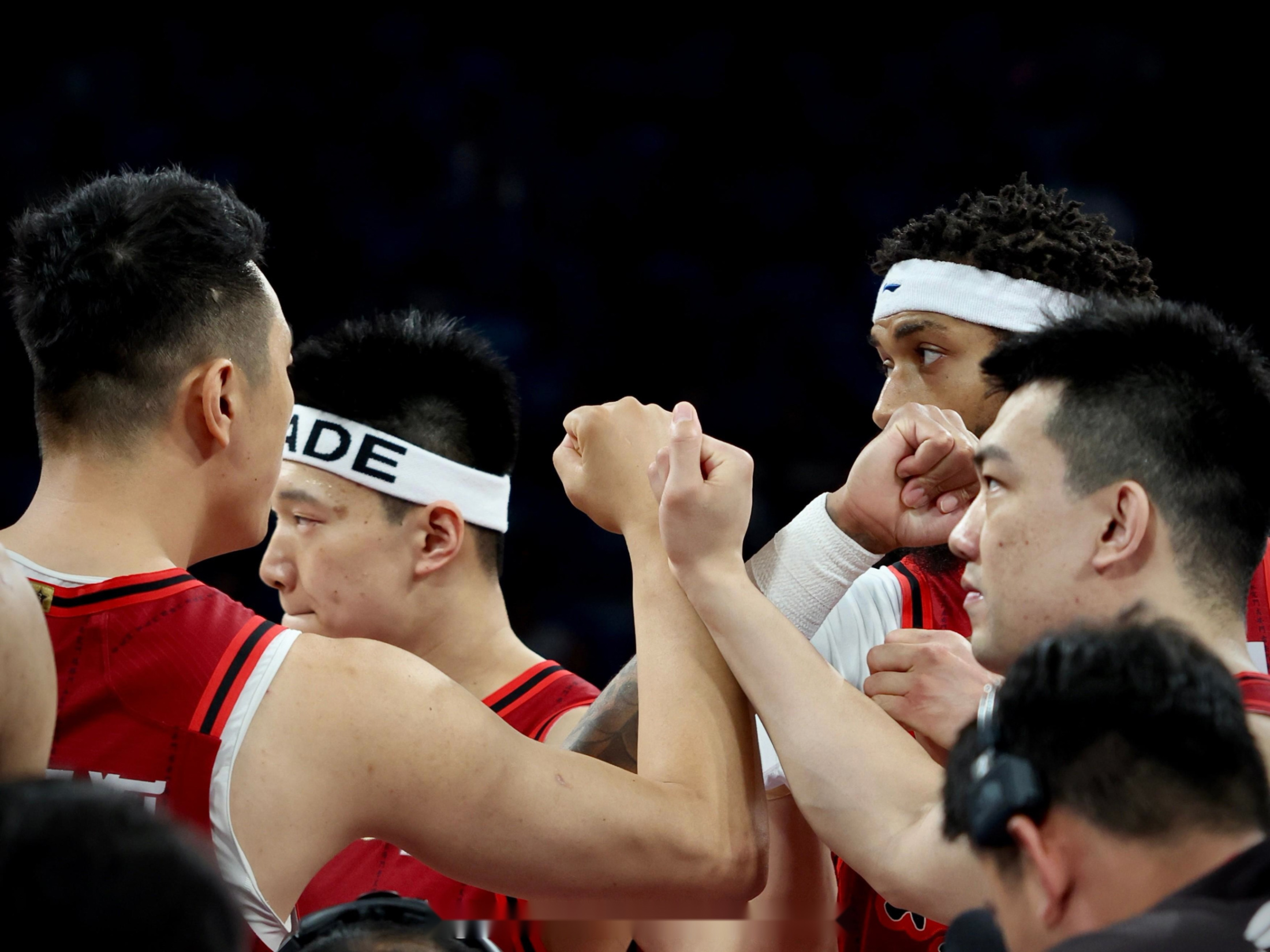 公牛翻盘北京队，周琦扛起全队