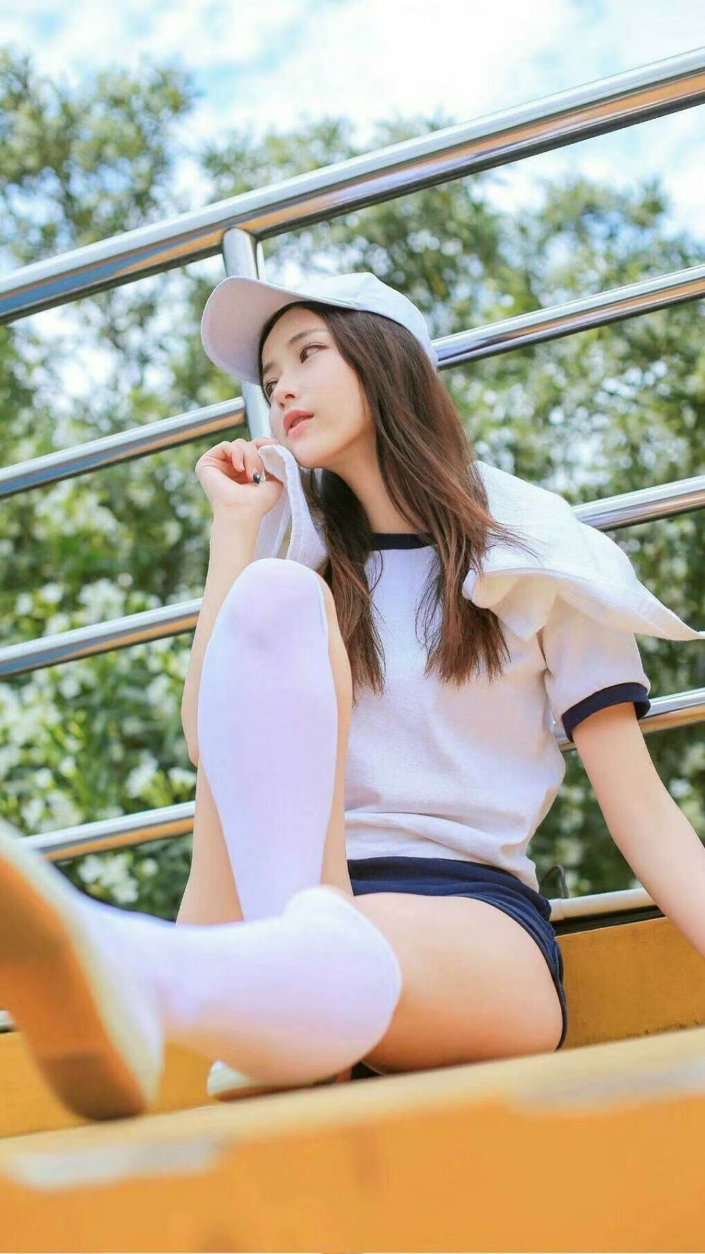 赛道与球场的双重奏,极速启航中的战术封锁艺术