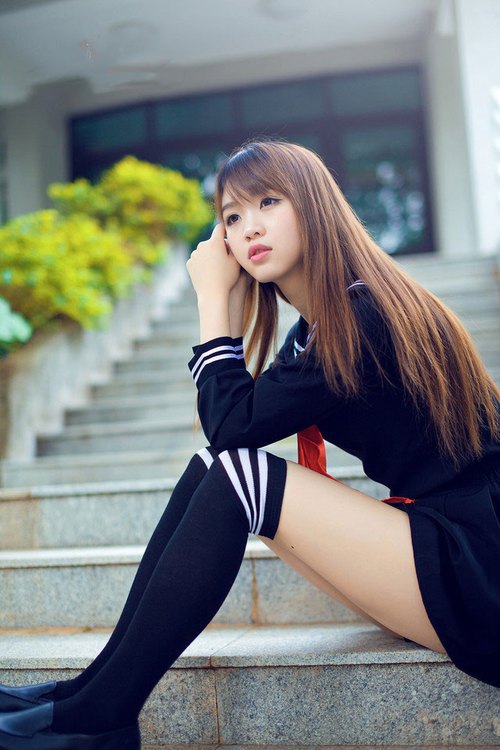 首先,我们来确定一个富有冲击力和深度的标题